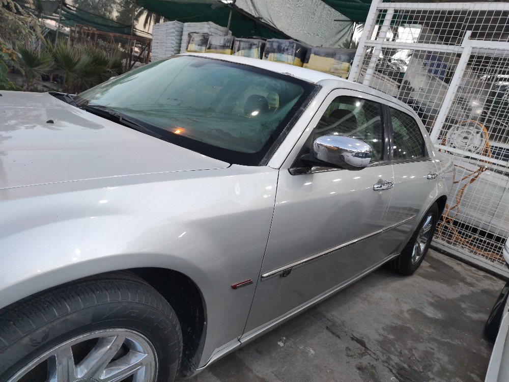 کرایسلەر 300